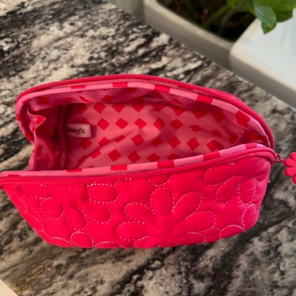 Benefit Cosmetics Trial Size Mascaras + Free Cosmetic Bag & Brow Setter - NEW - Picture 3 of 3